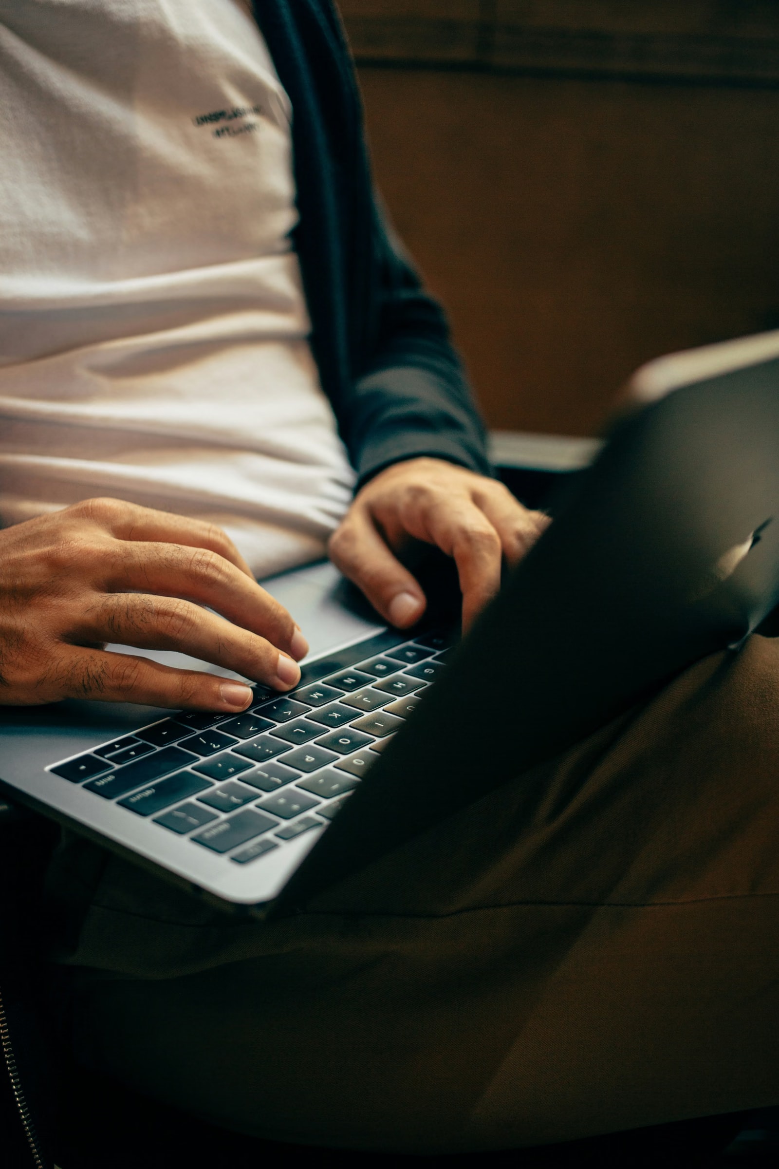 Person using VPN Lightning on a laptop